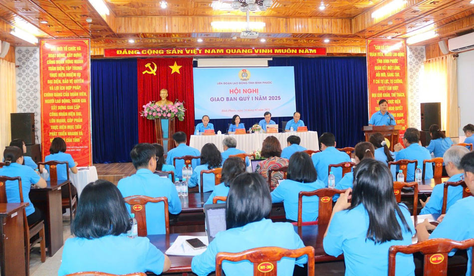 Overview of the first quarter meeting of the Binh Phuoc Provincial Federation of Labor. Photo: Bui Van Son