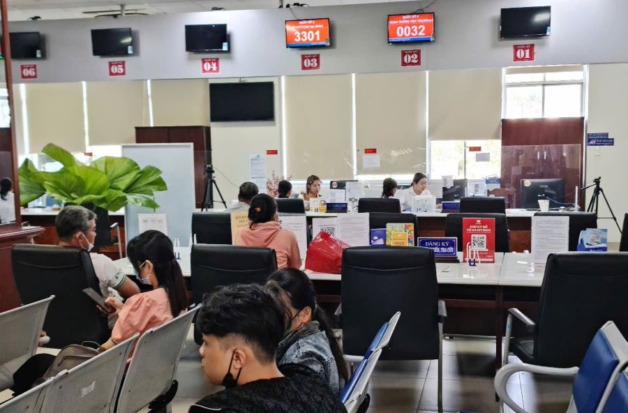 From March 1, 2025, the Long An Department of Transport will stop receiving applications for issuing, exchanging, and reissuing driving licenses. Photo: Long An Information Center