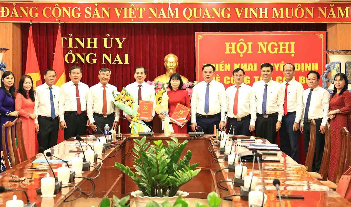 Dong Nai Provincial Party Committee held a conference to implement the decision on personnel work on February 24. Photo: HAC