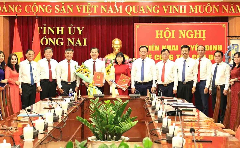 Dong Nai Provincial Party Committee held a conference to implement the decision on personnel work on February 24. Photo: HAC