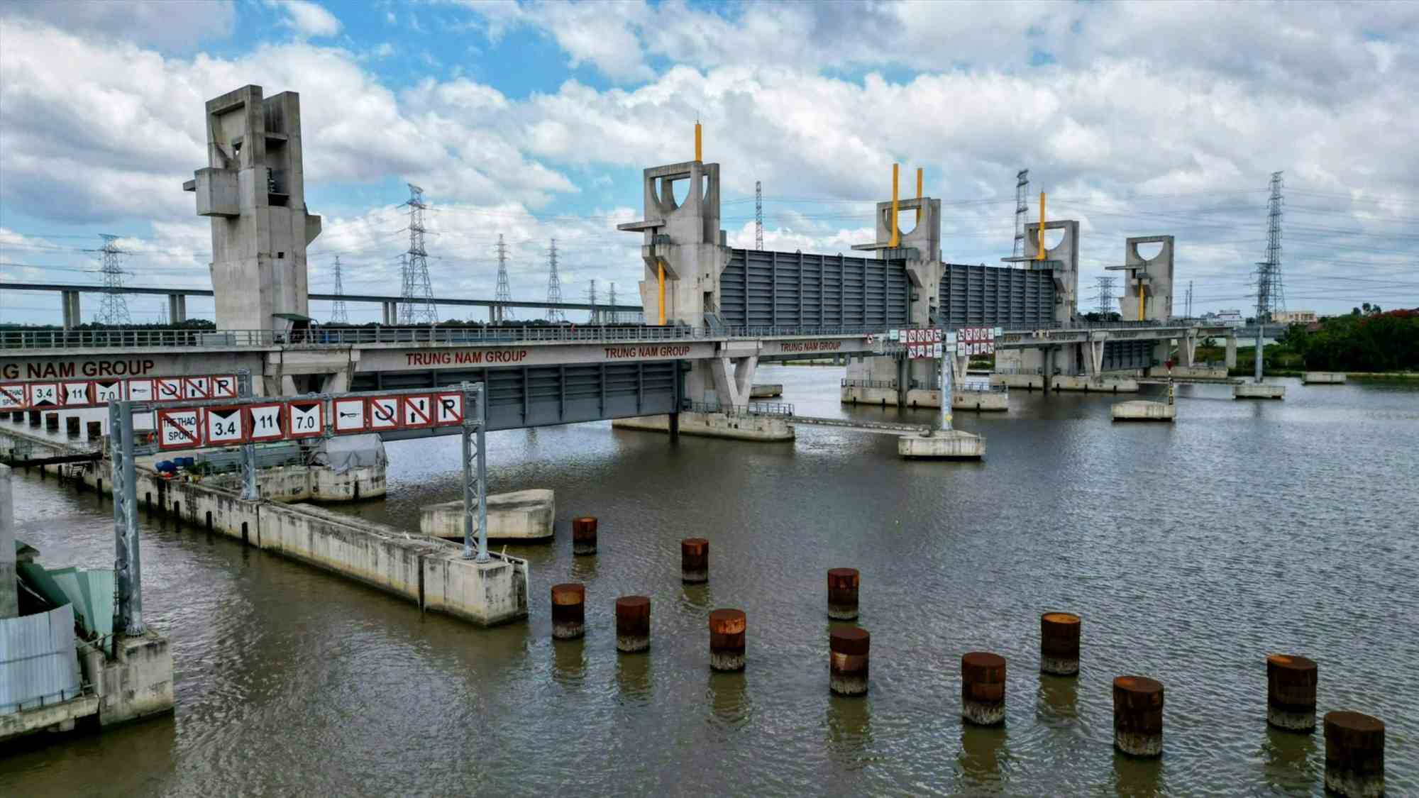 Ho Chi Minh City is speeding up the removal of obstacles to the 10,000 billion VND flood prevention project to avoid waste. Photo: Anh Tu