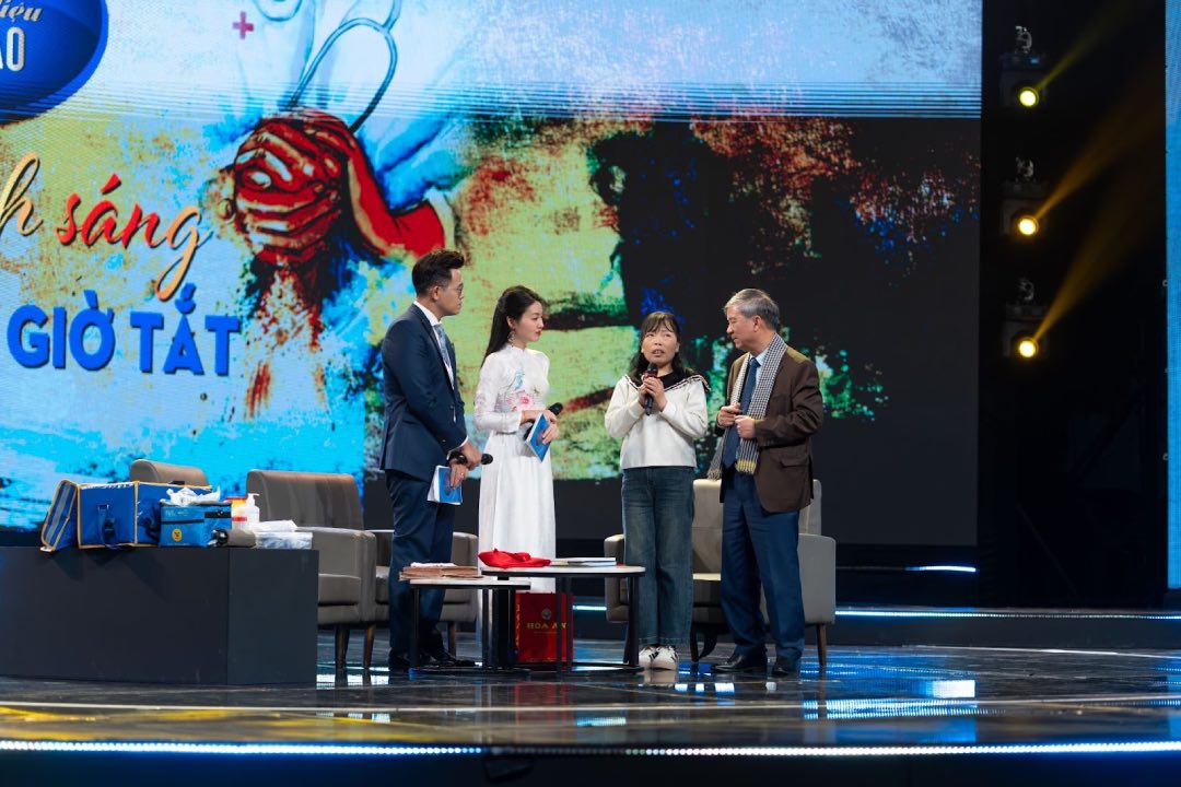 The interaction with the characters at the program. Photo: Vietnam Medical Union