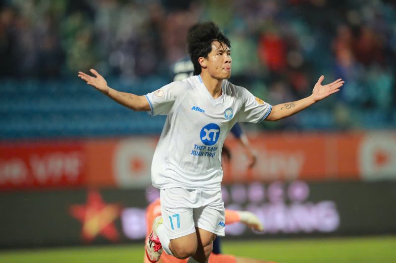 Van Vi scored to help Nam Dinh beat Binh Dinh. Photo: NDFC