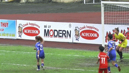 The goalkeeper's missed catch in the National U19 Women's Football Tournament.
