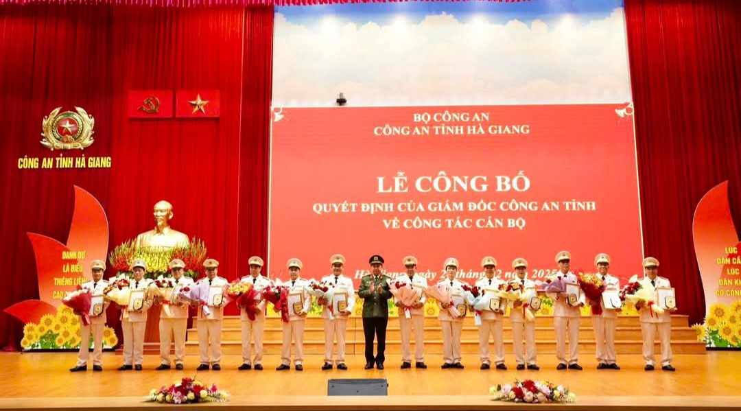 14 leaders of Ha Giang Police Department have asked for early retirement. Photo: Ha Giang Police