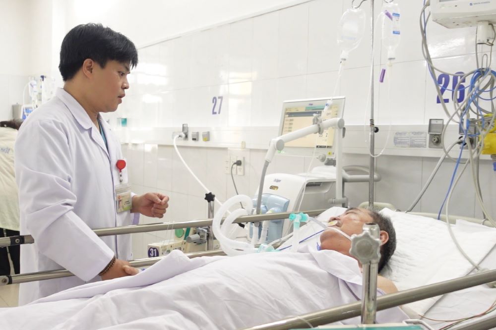 The journey to save the lives of patients by doctors. Photo: Tran Thi