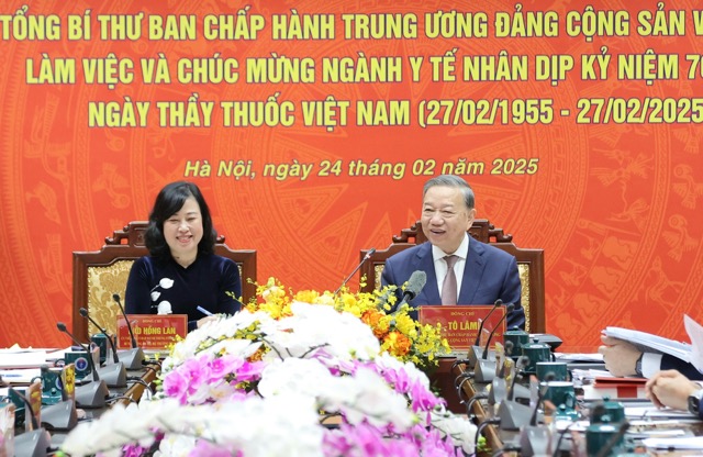 Tong Bi thu To Lam va Bo truong Bo Y te Dao Hong Lan tai buoi lam viec. Anh: Bo Y te