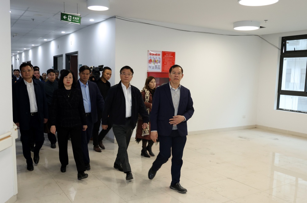 Member of the Party Central Committee, Deputy Prime Minister Le Thanh Long inspected the second facility of Bach Mai Hospital on February 19. Photo: VGP/Duc Tuan