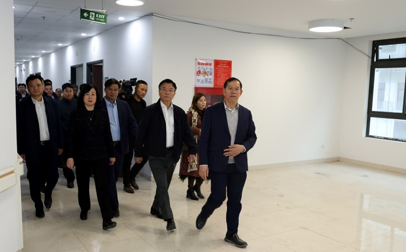Member of the Party Central Committee, Deputy Prime Minister Le Thanh Long inspected the second facility of Bach Mai Hospital on February 19. Photo: VGP/Duc Tuan