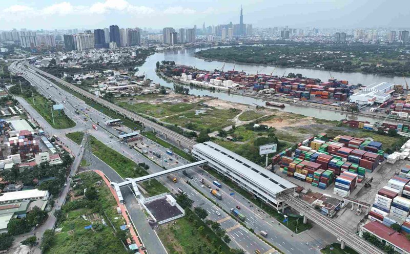 Ho Chi Minh City will exploit land around metro stations to create capital to invest in the urban railway system. Photo: Anh Tu