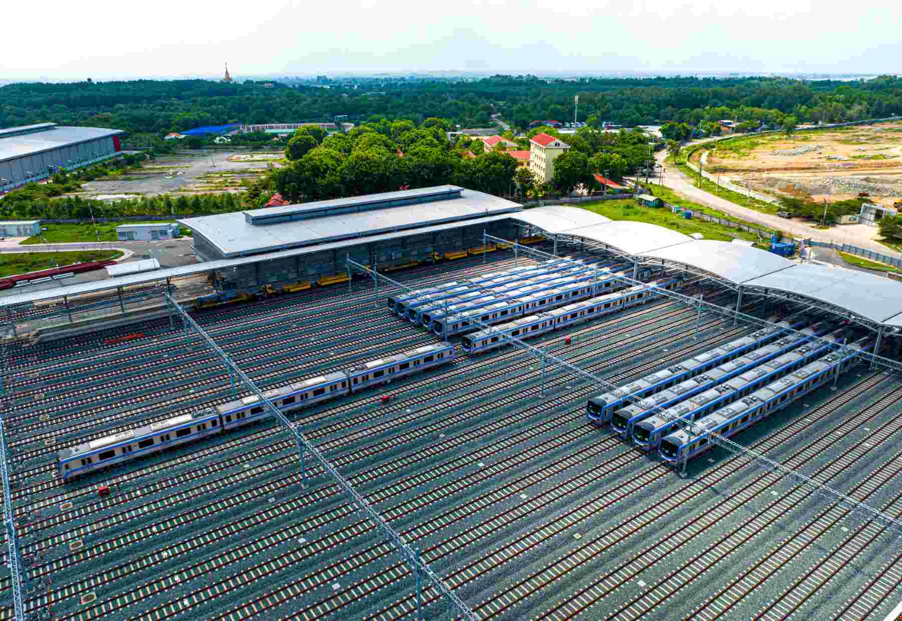 Depot Long Binh (TP Thu Duc) - trung tam van hanh va sua chua cac doan tau cua tuyen Metro so 1. Anh: Anh Tu