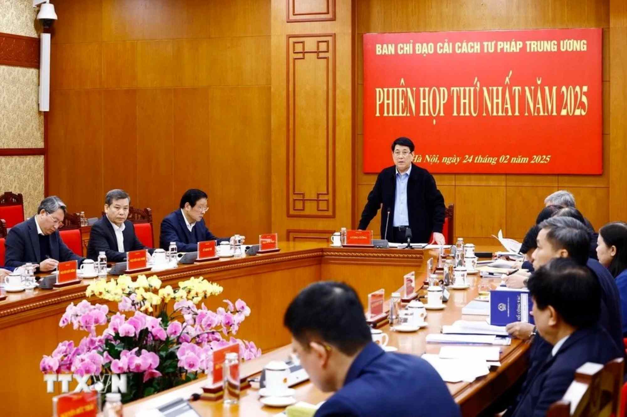 Politburo member and President Luong Cuong chaired a meeting of the Steering Committee for Judicial Reform of the Central Committee. Photo: VNA