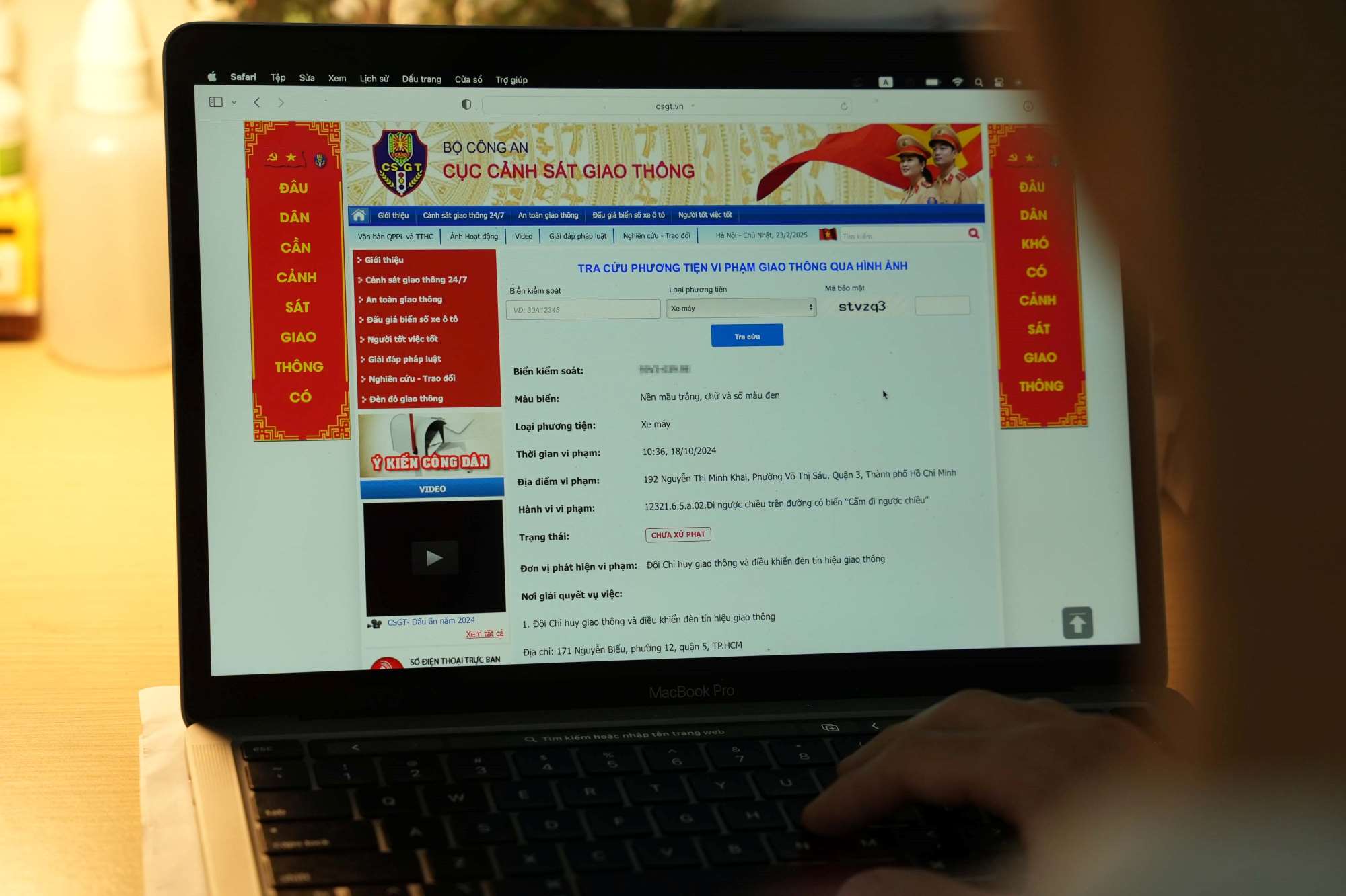Người dân có thể tra cứu phạt nguội trên website của Cục Cảnh sát giao thông, Bộ Công an. Ảnh: Hữu Chánh