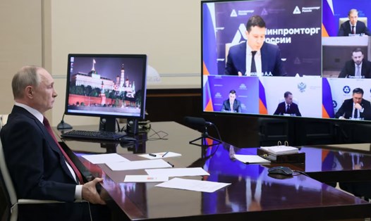Tổng thống Nga Vladimir Putin họp trực tuyến với giới chức Nga về việc khai thác đất hiếm, ngày 24.2.2025. Ảnh: Kremlin