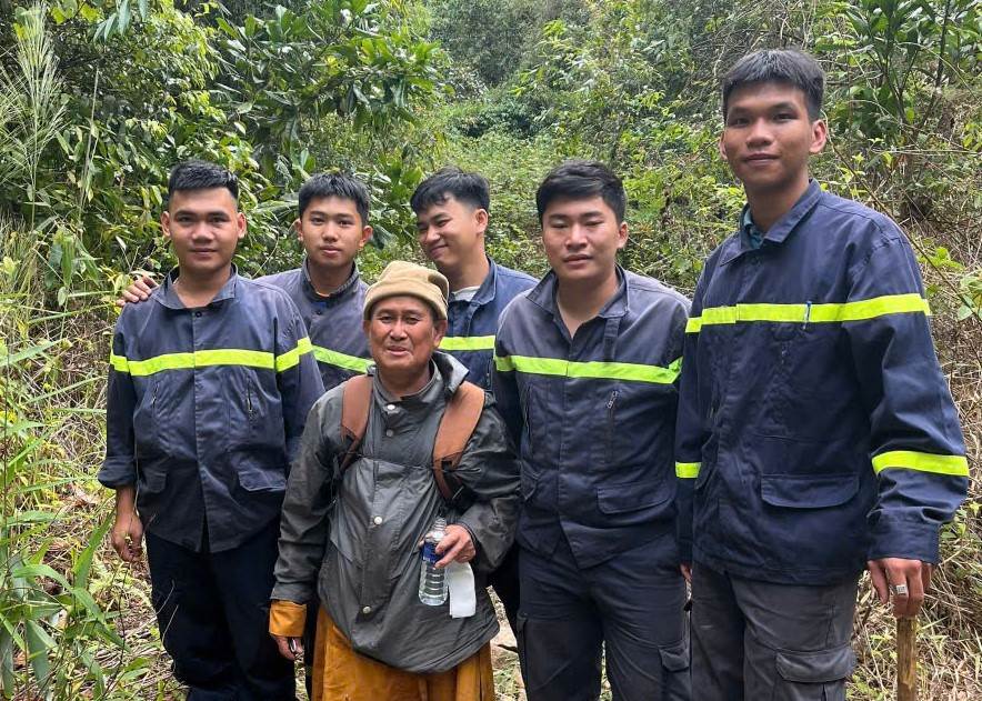 The authorities have found the monk lost in the forest. Photo: Thanh Binh