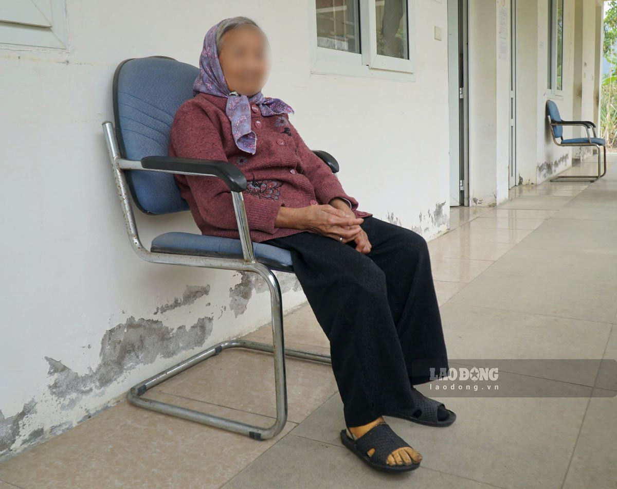 The patients at Ba Sao phong camp are mostly elderly. Photo: Ha Vi