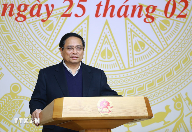 Politburo member and Prime Minister Pham Minh Chinh chaired the first meeting of the Steering Committee for Waste Prevention and Control. Photo: Duong Giang/VNA
