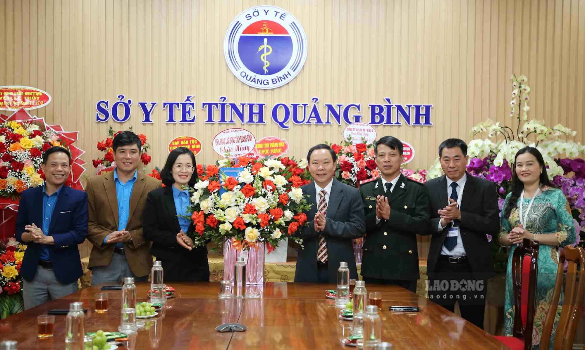 LDLD tinh Quang Binh den tham So Y te tinh. Anh: Cong Sang