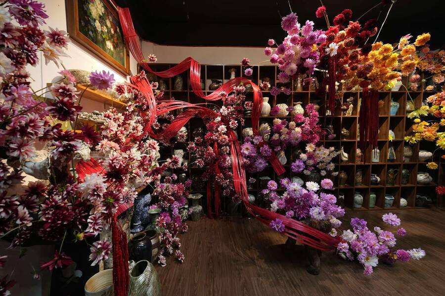 A room filled with medicinal flowers in Hanoi has overwhelmed many people.
