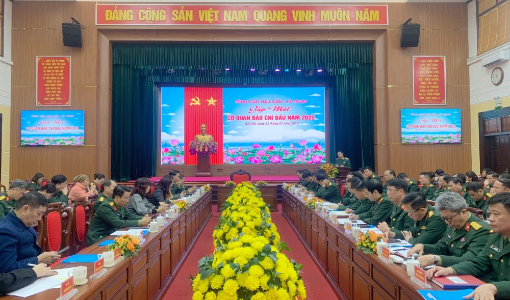 Informing at the meeting, the General Department of Logistics and Engineering (Ministry of National Defense) said that after the merger, the General Department has 32 affiliated units. Photo: T.Vuong