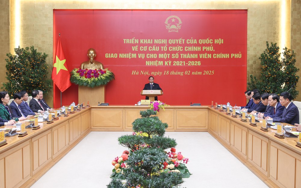 Prime Minister Pham Minh Chinh chaired a conference to implement the National Assembly's Resolution on the organizational structure of the Government, assigning tasks to a number of members of the Government for the 2021-2026 term. Photo: VGP