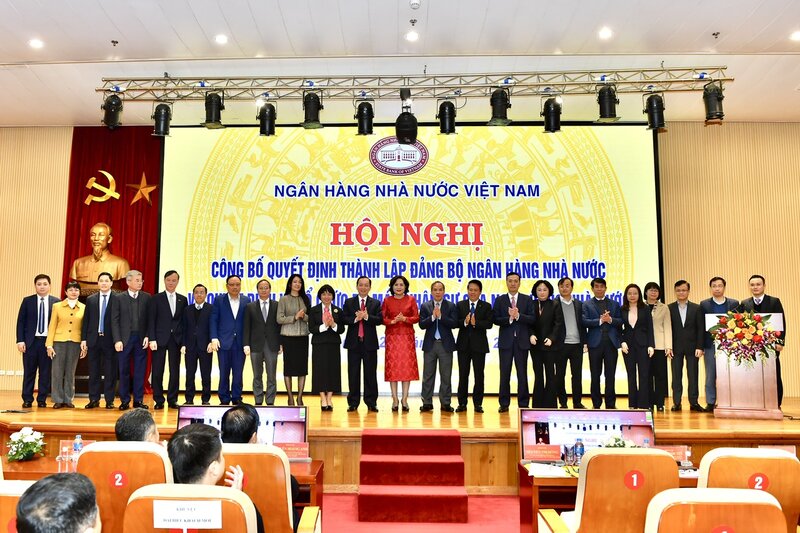 On the morning of February 25, the State Bank of Vietnam (SBV) held a conference to announce the decision to establish a Party Committee and decisions on the organization and personnel of the State Bank. Photo: SBV.