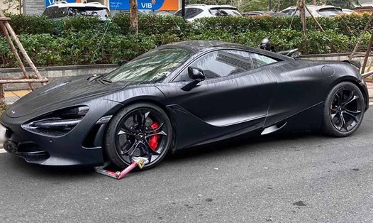 Siêu xe McLaren 720S sở hữu màu sơn đen mạnh mẽ. Ảnh: Khanh Trần