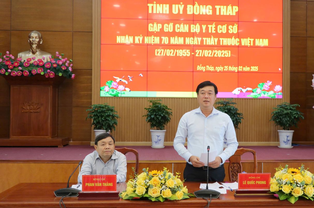 Quang canh Thuong truc Tinh uy Dong Thap gap go can bo y te co so tieu bieu nhan ky niem 70 nam Ngay Thay thuoc Viet Nam. Anh: Kim Sa 