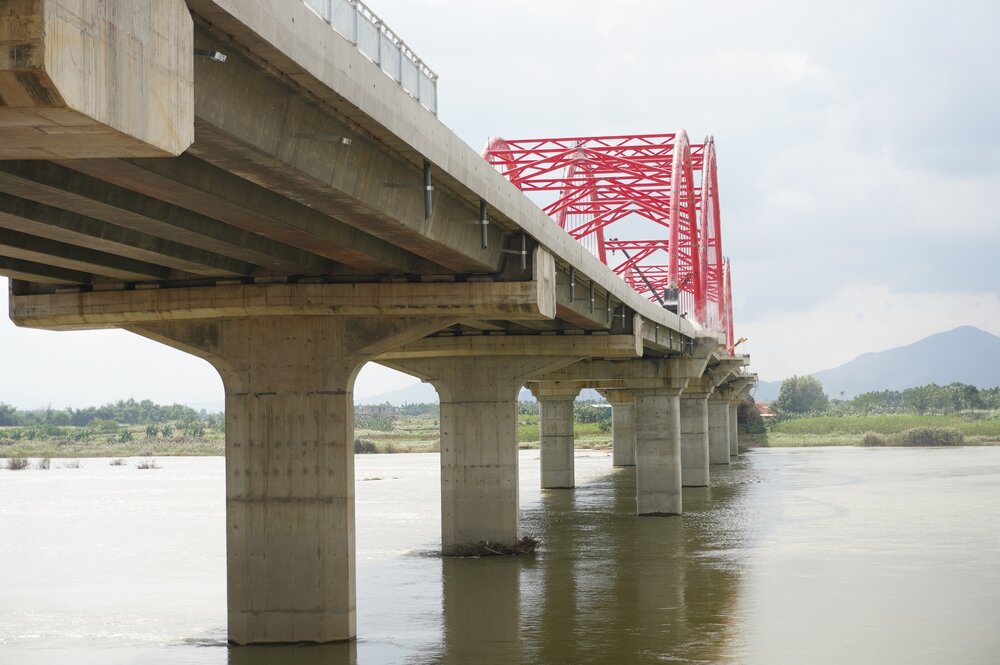 Theo ke hoach, du an cau Tra Khuc 3 se hoan thanh vao quy III/2025, gan bien chao mung Dai hoi dai bieu Dang bo tinh Quang Ngai lan thu XXI dien ra vao cuoi nam 2025. Anh: Vien Nguyen.