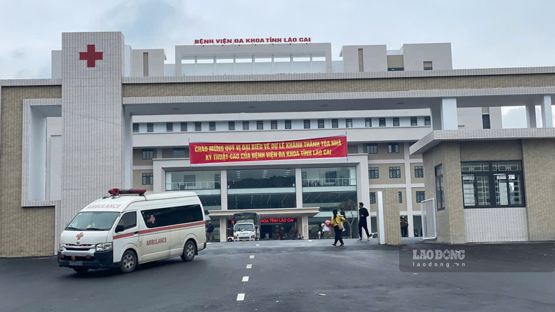The high-tech building of Lao Cai General Hospital, after being handed over for use, will help improve the capacity of examination and treatment for local people. Photo: Dinh Dai