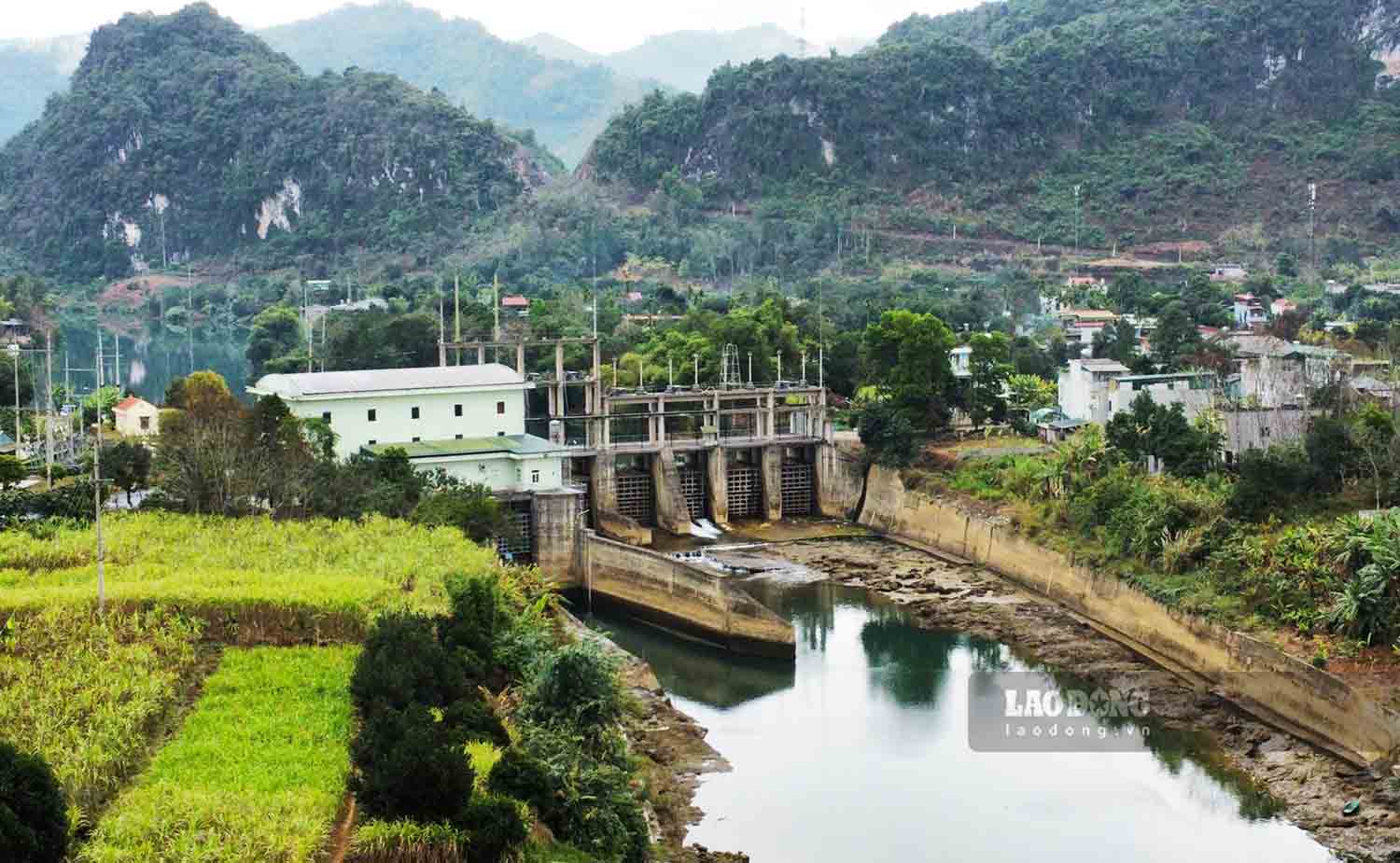 Những thủy điện nhỏ phần nào đóng góp ngân sách cho các địa phương nhưng hệ lụy kéo theo cũng rất nhiều. Ảnh: Lam Thanh.