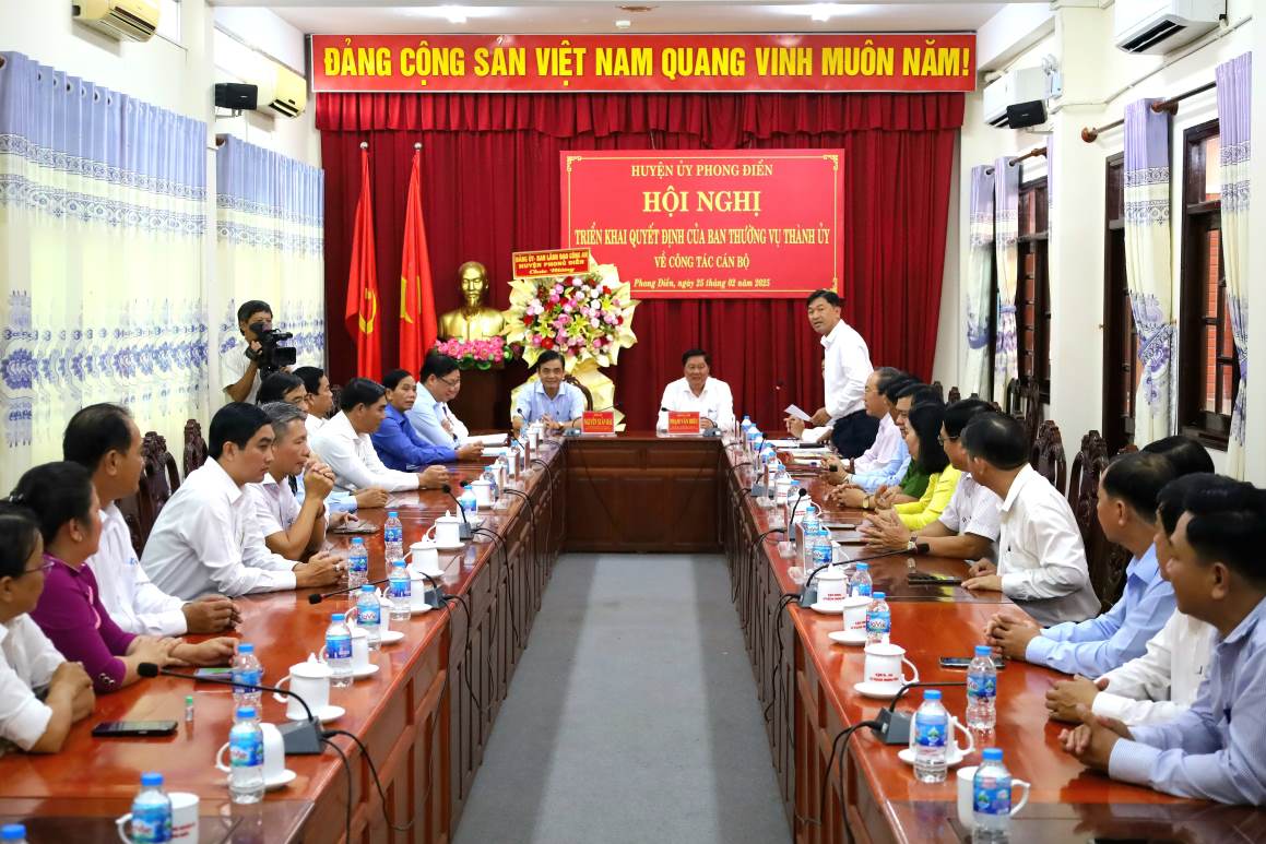 Quang canh hoi nghi. Anh: Ta Quang