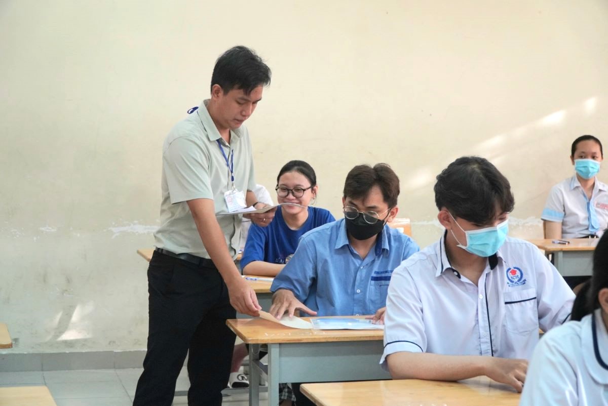 The Department of Education and Training of District 10, Ho Chi Minh City will inspect the implementation of regulations on extra teaching and learning at public schools. Photo: Chan Phuc