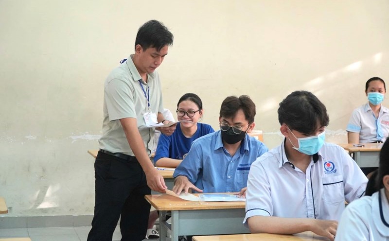The Department of Education and Training of District 10, Ho Chi Minh City will inspect the implementation of regulations on extra teaching and learning at public schools. Photo: Chan Phuc