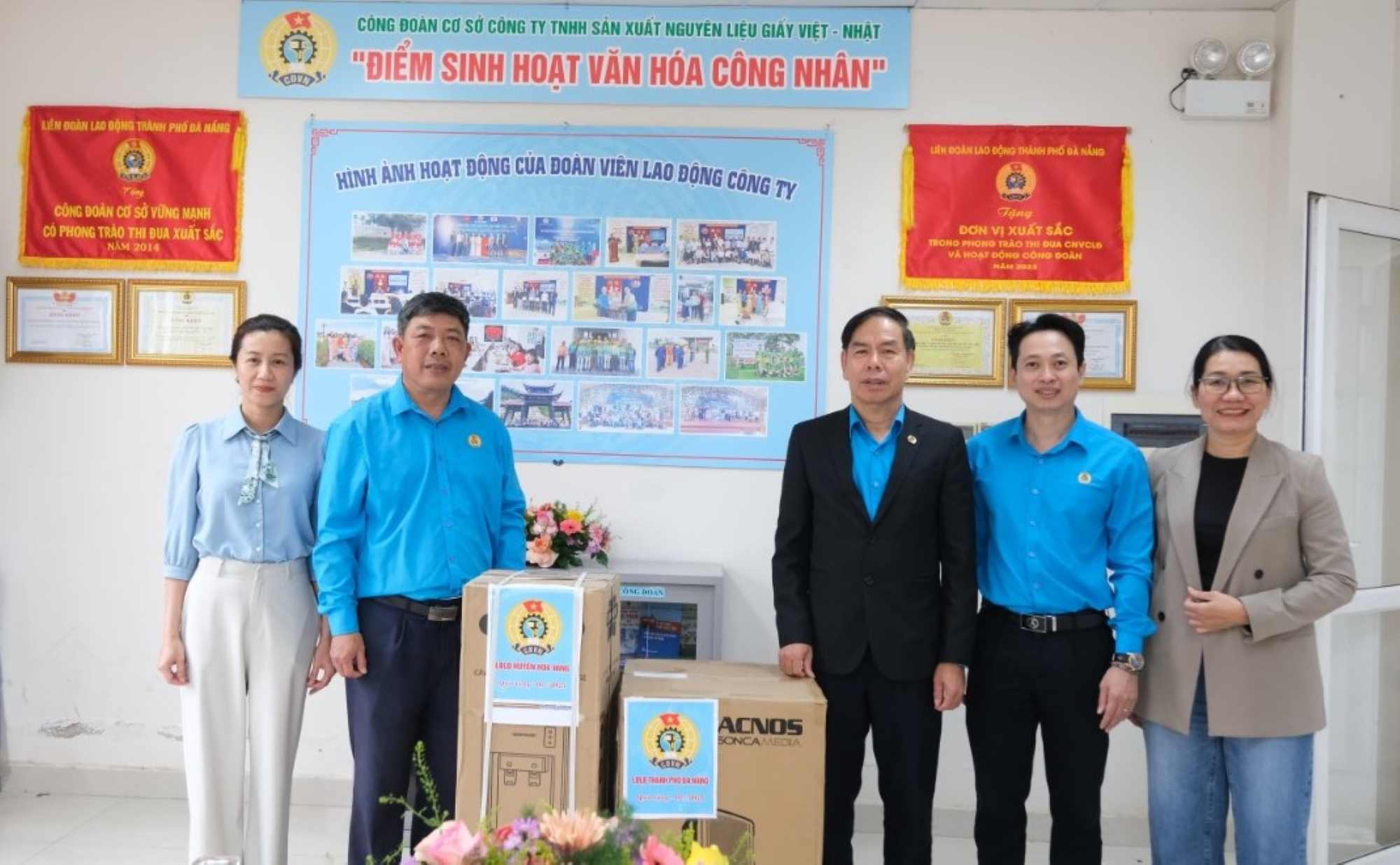 Hoa Vang District Labor Federation, Da Nang organized a launching ceremony for a workers' cultural activity at Viet - Nhat Paper Materials Production Company Limited. Photo: Tra Phuong