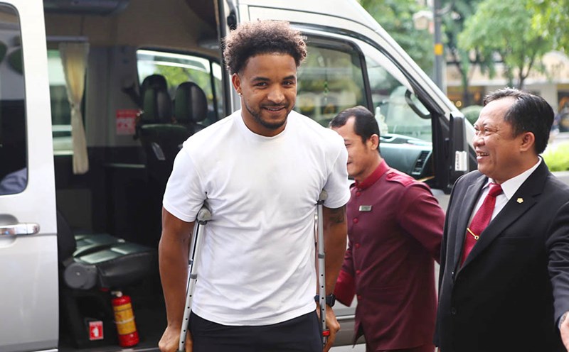 Nguyen Xuan Son is in Ho Chi Minh City to attend the 2024 Vietnam Golden Ball Awards Gala. Photo: Thanh Vu