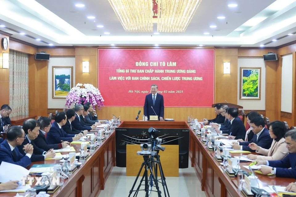 General Secretary To Lam emphasized that do not let your steps be slow, do not let your opportunities be lost for digital money. Photo: VNA