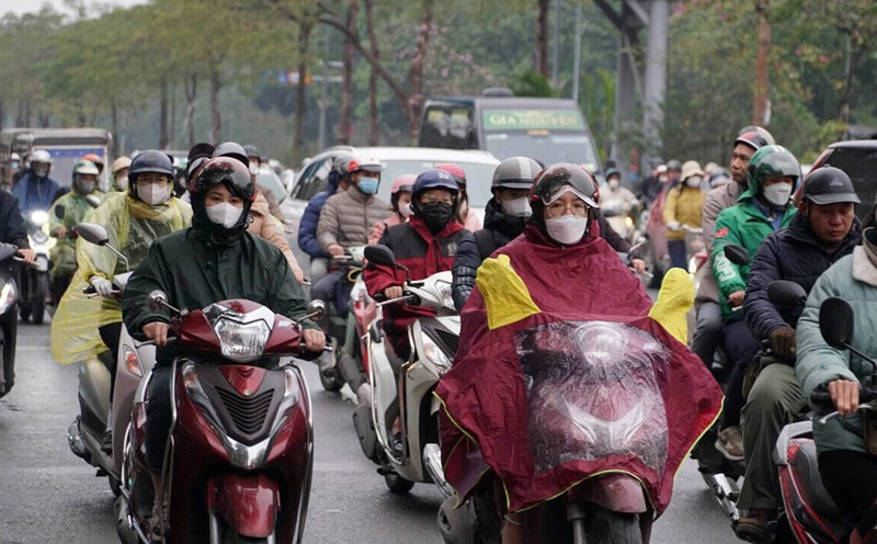 Cold air is forecast to continue to cause rain in Hanoi tonight and tomorrow morning, February 26. Photo: Linh Trang