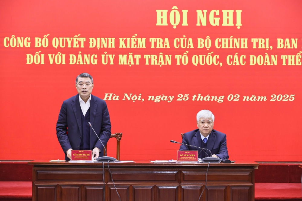 Politburo member, Secretary of the Party Central Committee, Head of the Central Organization Committee Le Minh Hung spoke about continuing to reorganize the apparatus at the provincial and district levels. Photo: Pham Dong