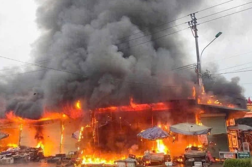 The cause of the fire at Trung Mon market was an electrical short circuit. Photo: Lam Thanh