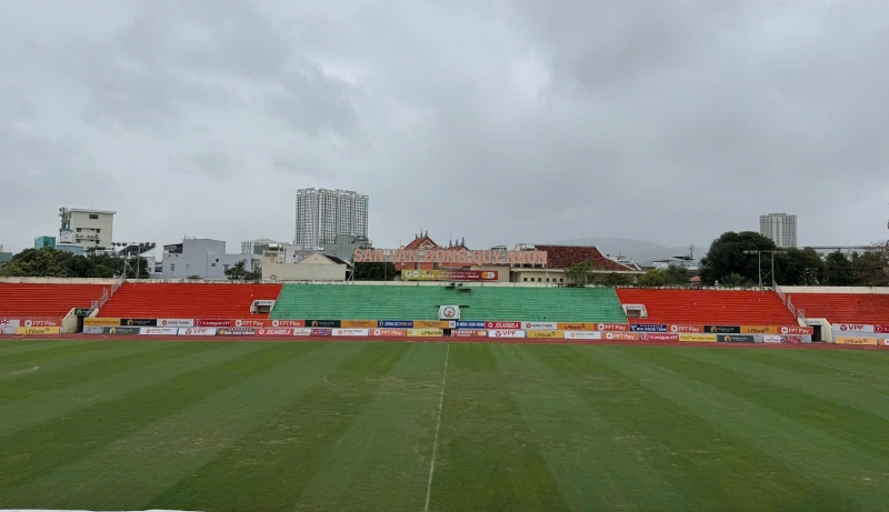Quy Nhon Stadium (Binh Dinh) basically meets the requirements for organizing matches according to regulations. Photo: VPF