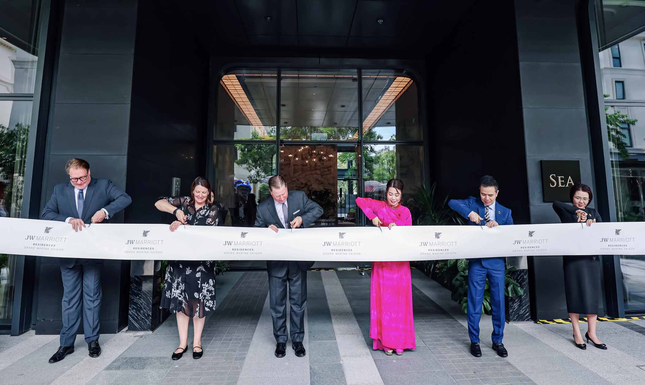Representatives of Masterise Homes and Marriott International held a ribbon cutting ceremony to open the JW Marriott Grand Marina Saigon branded apartment complex at Sea building.