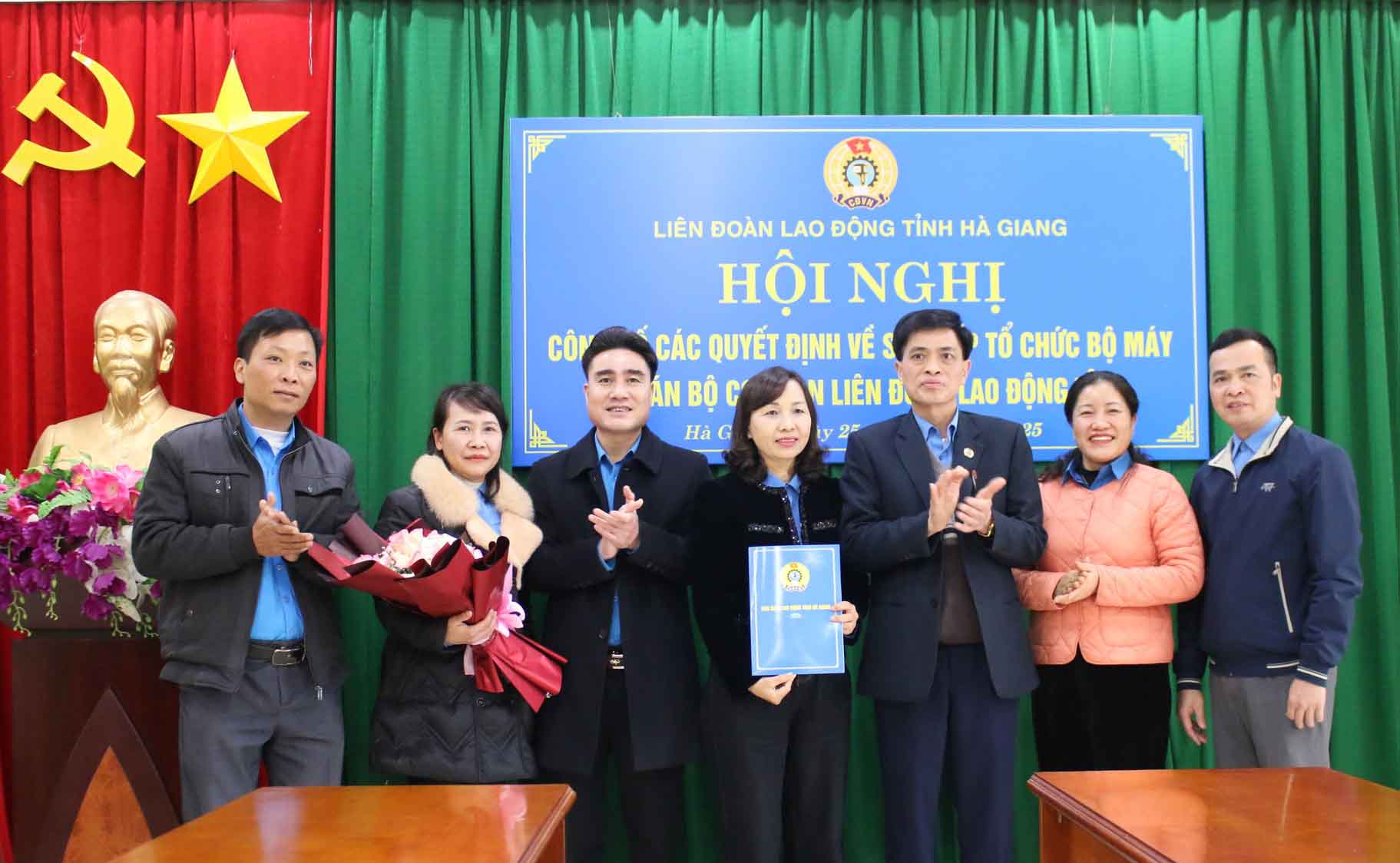 After the organizational arrangement, the Ha Giang Provincial Federation of Labor has 3 departments. Photo: Provincial Federation of Labor
