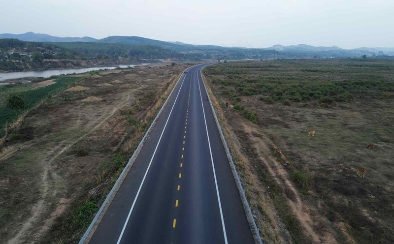 Open, smooth roads like highways will help businesses and people save costs. Photo: THANH TUAN