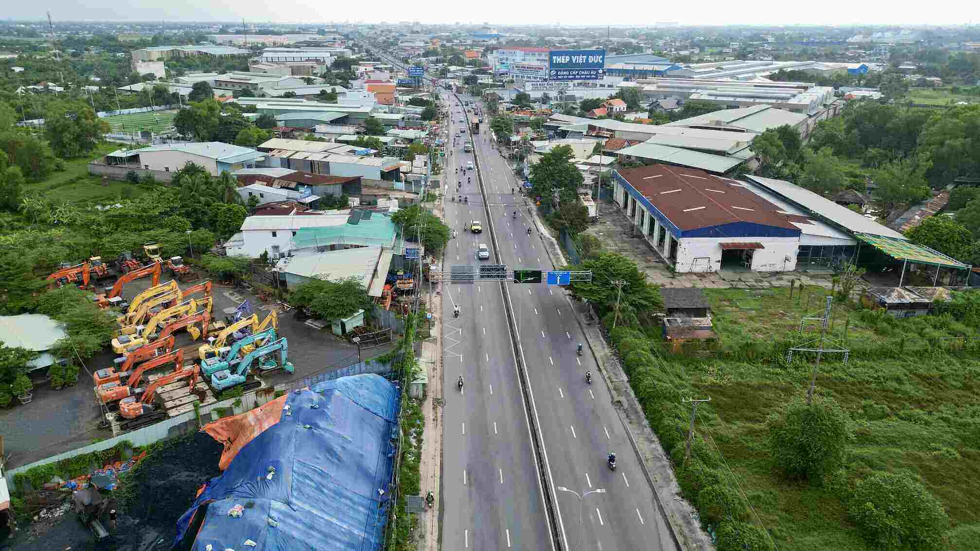 TPHCM se thu hoi dat cua 2.126 ho dan tai huyen Binh Chanh va quan Binh Tan de mo rong Quoc lo 1. Anh: Anh Tu