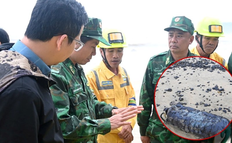 The authorities handle oil overflowing into the sea in Hue.