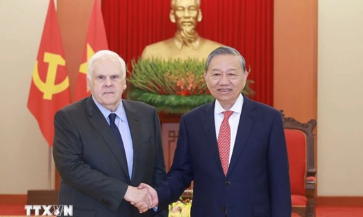 Tổng Bí thư Tô Lâm tiếp ông Frederick W.Smith - Nhà sáng lập kiêm Chủ tịch điều hành Tập đoàn FedEx. Ảnh: TTXVN