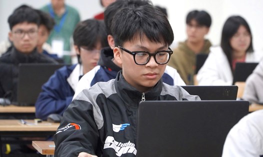 Thí sinh tham dự kỳ thi đánh giá tư duy đợt 1 năm 2025 do Đại học Bách khoa Hà Nội tổ chức. Ảnh: Vân Trang