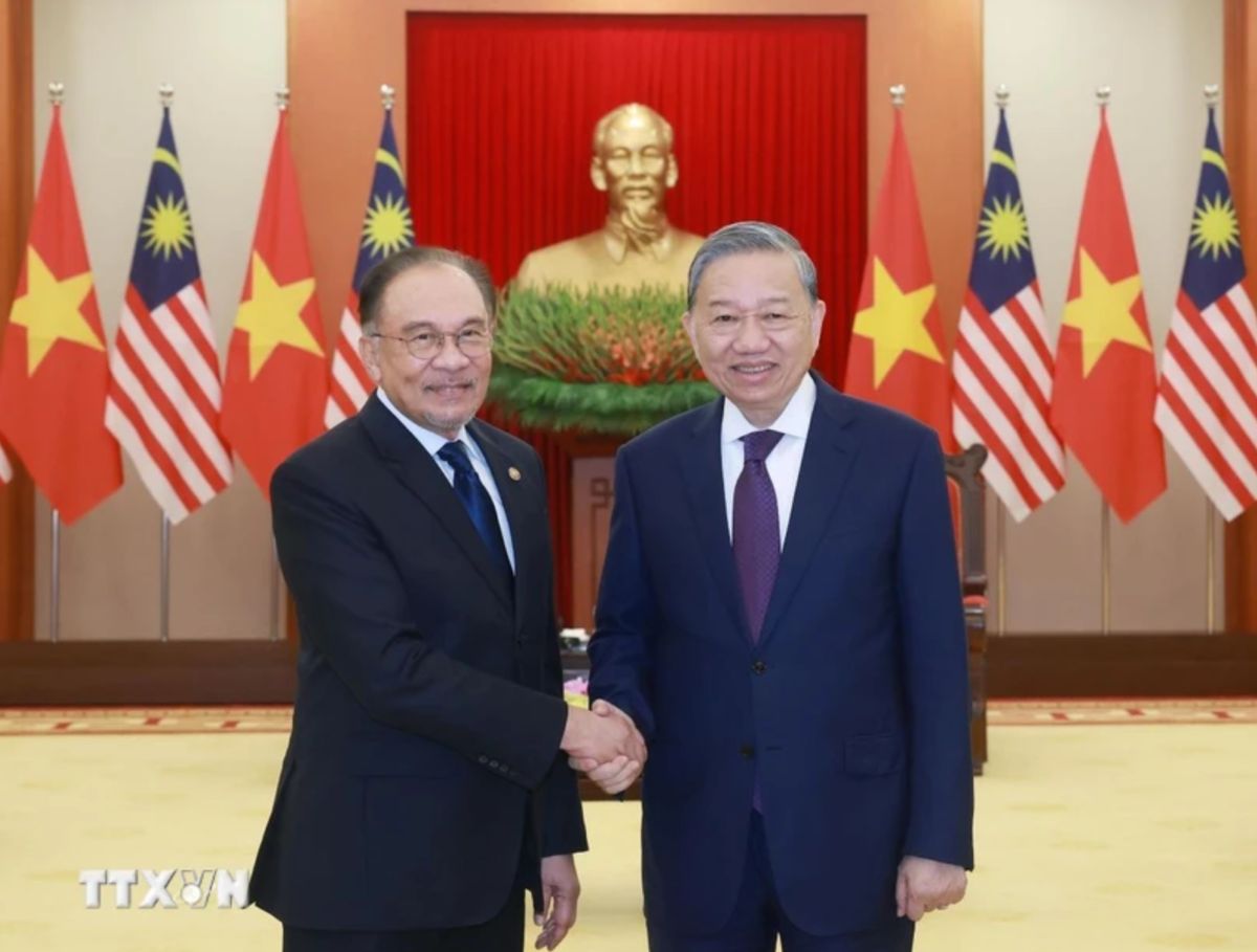 General Secretary To Lam received Malaysian Prime Minister Anwar Ibrahim. Photo: VNA