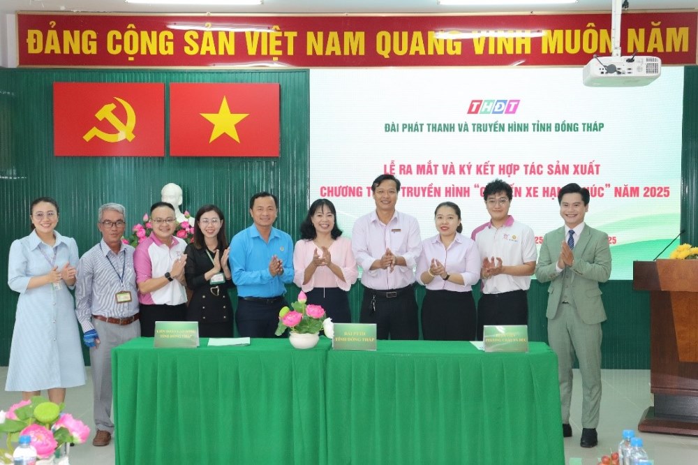 Cac don vi ky ket phoi hop thuc hien san xuat chuong trinh truyen hinh Chuyen xe hanh phuc nam 2025. Anh: Luu Hung